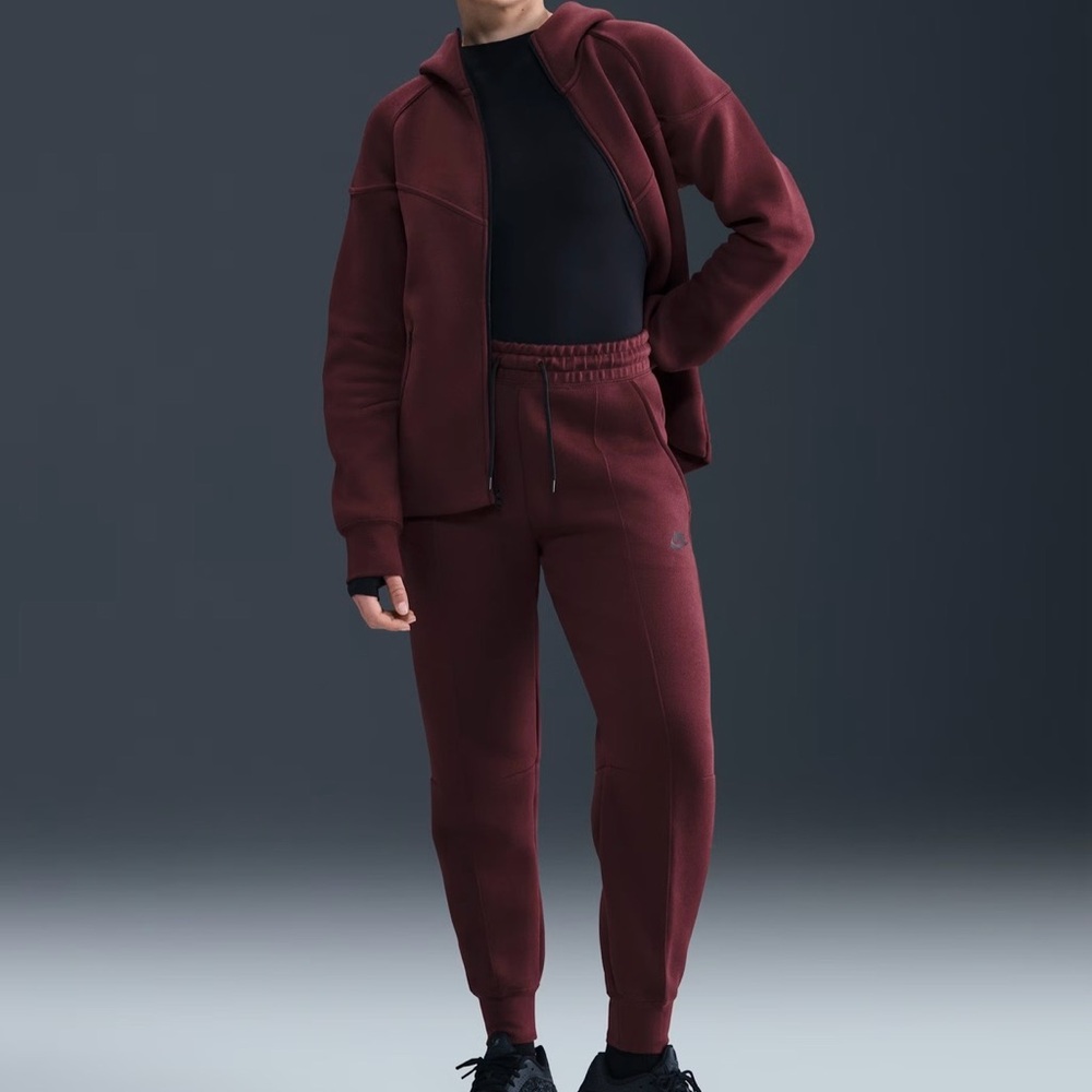 🆕NWT Nike Sport Tech Fleece Mid Rise Joggers in Burgundy Crush
